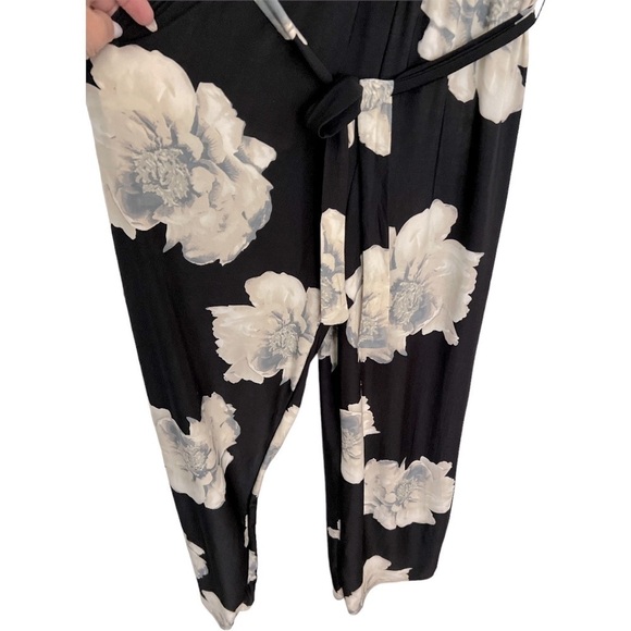 Women’s Black Tie Front Floral Wide Leg Stretchy Belted Jumpsuit Romper Small - Picture 4 of 5